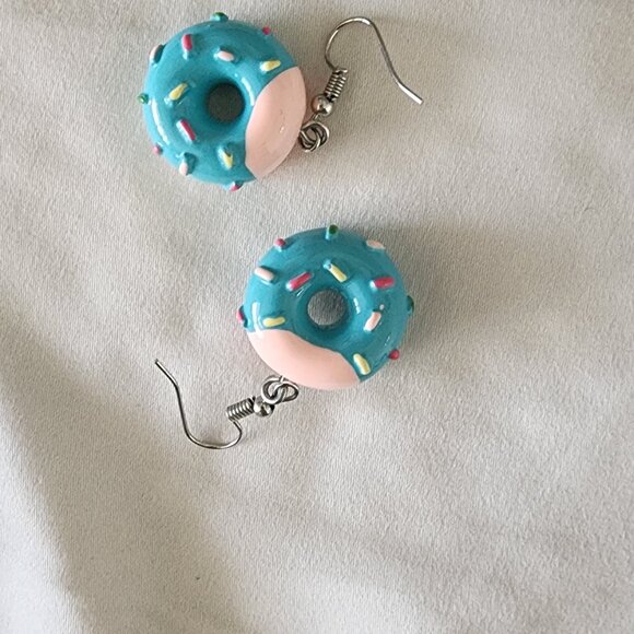 Adorable donut earings - Picture 2 of 5